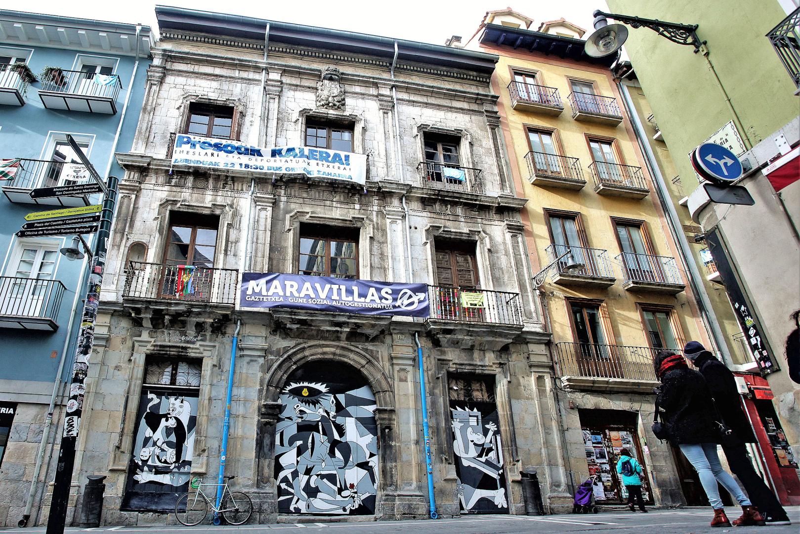 El exterior de Rozalejo en 2018, okupado como gaztetxe Maravillas