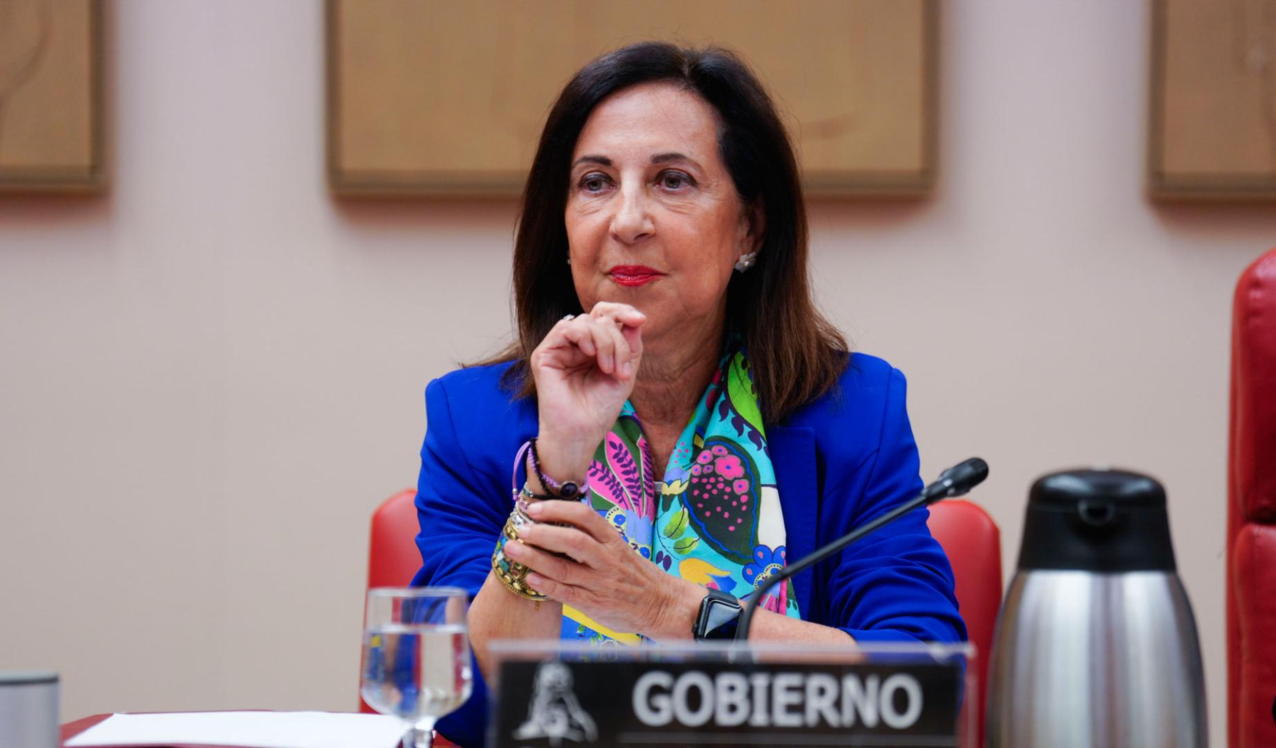 La titular de Defensa, Margarita Robles (c), comparece este martes en el Congreso para dar explicaciones sobre la situación en Ceuta