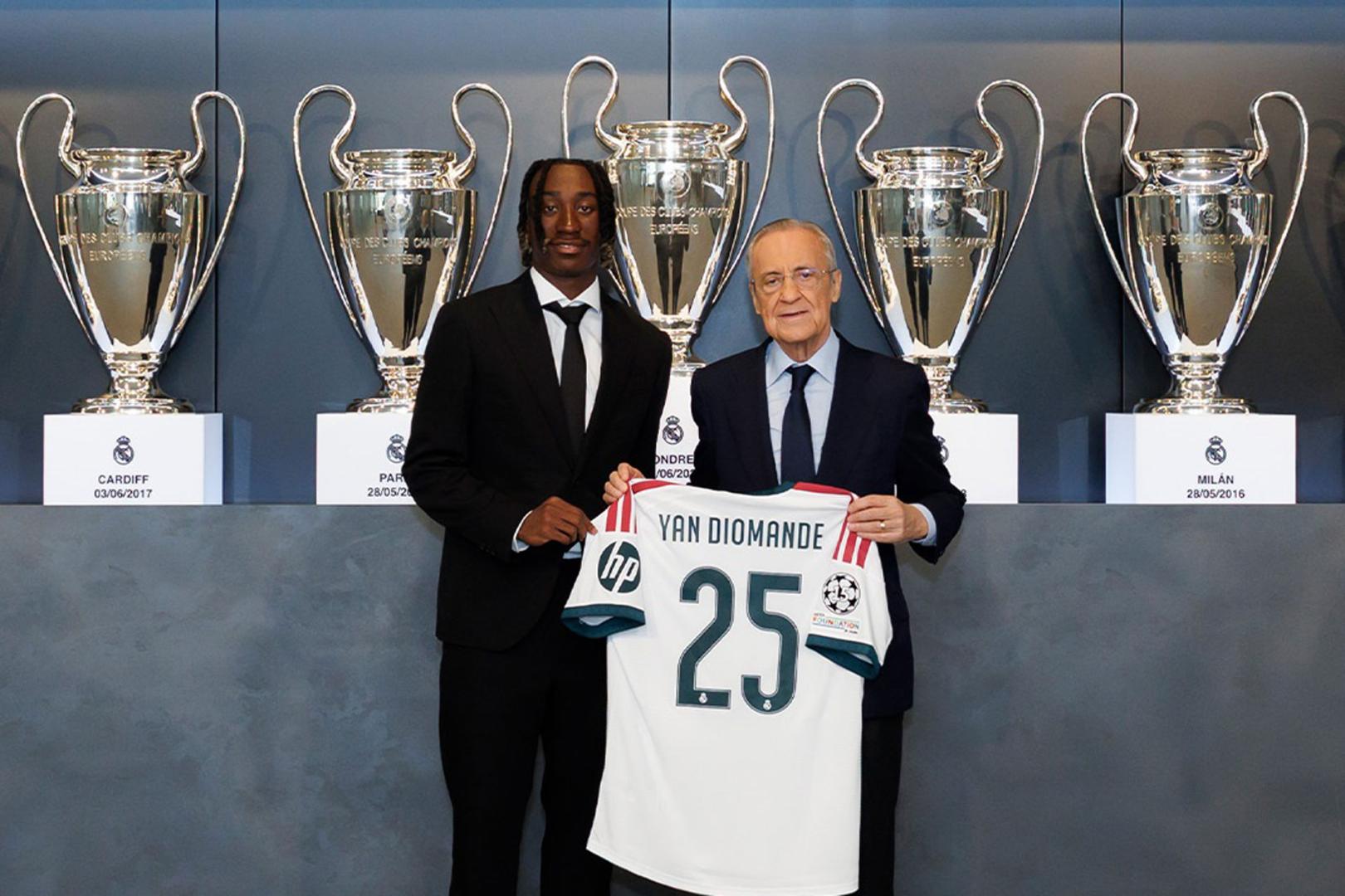 Yan Diomande durante su presentación con el Real Madrid
