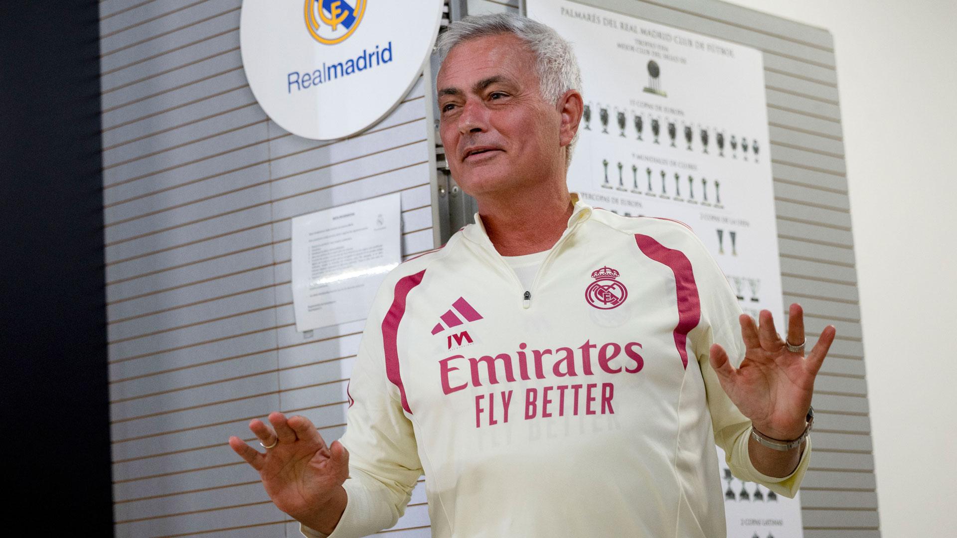 El técnico del Real Madrid, José Mourinho, durante la rueda de prensa posterior al entrenamiento del equipo, este martes en Valdebebas