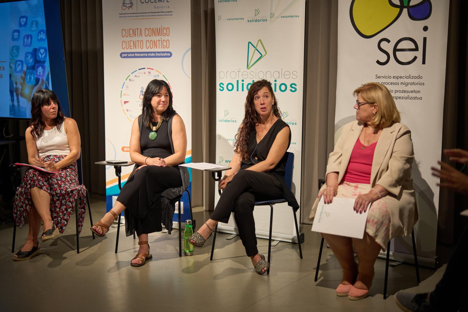 Miren Bravo, de Besarkada; María Baile, de Cocemfe Navarra; Maite Ziganda, de SEI y Cristina Jiménez, de Profesionales Solidarios.