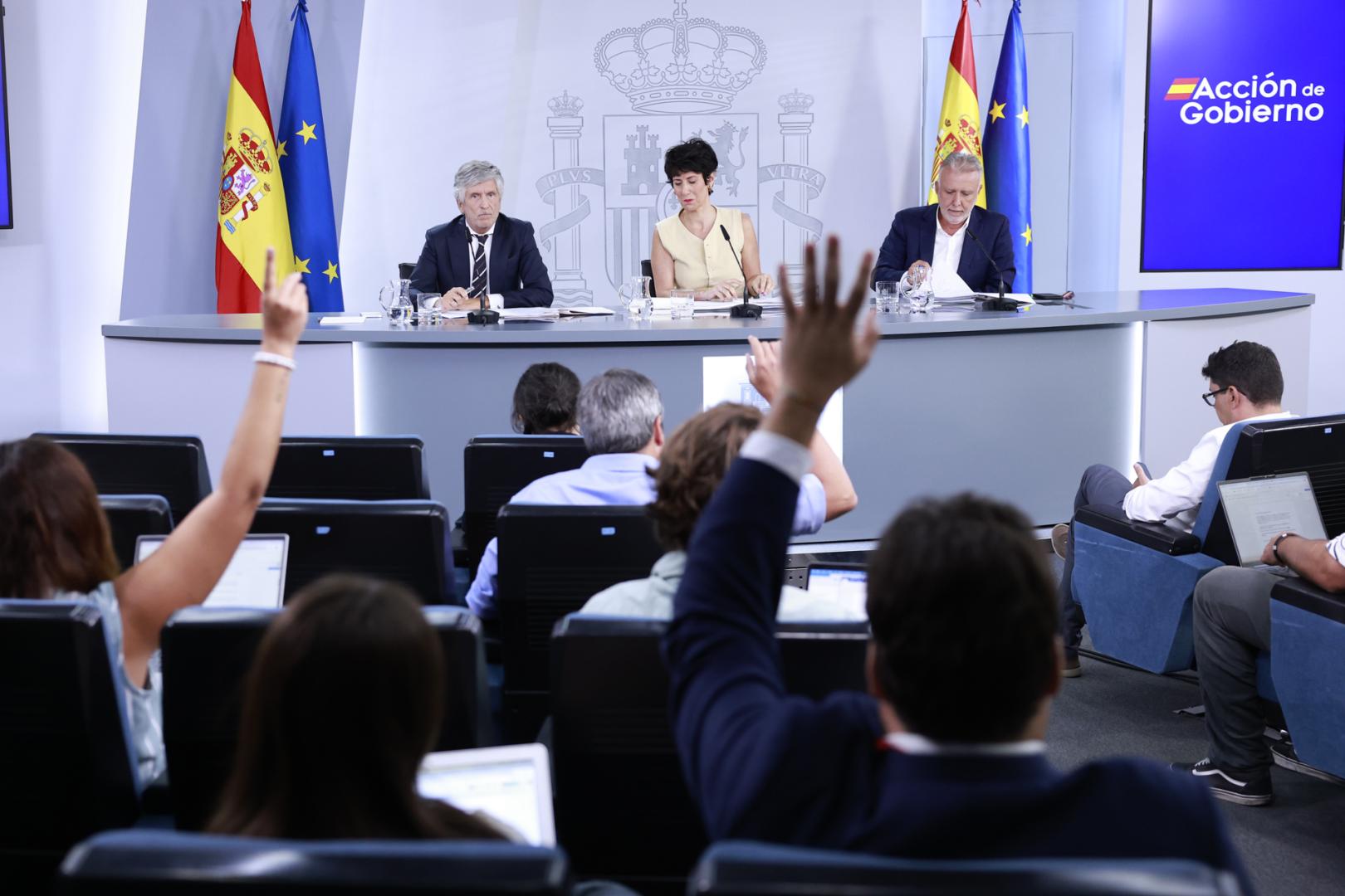 Fernando Grande-Marlaska, Elma Saiz y Ángel Víctor Torres, en la rueda de prensa convocada tras la reunión del Consejo de Ministros este martes