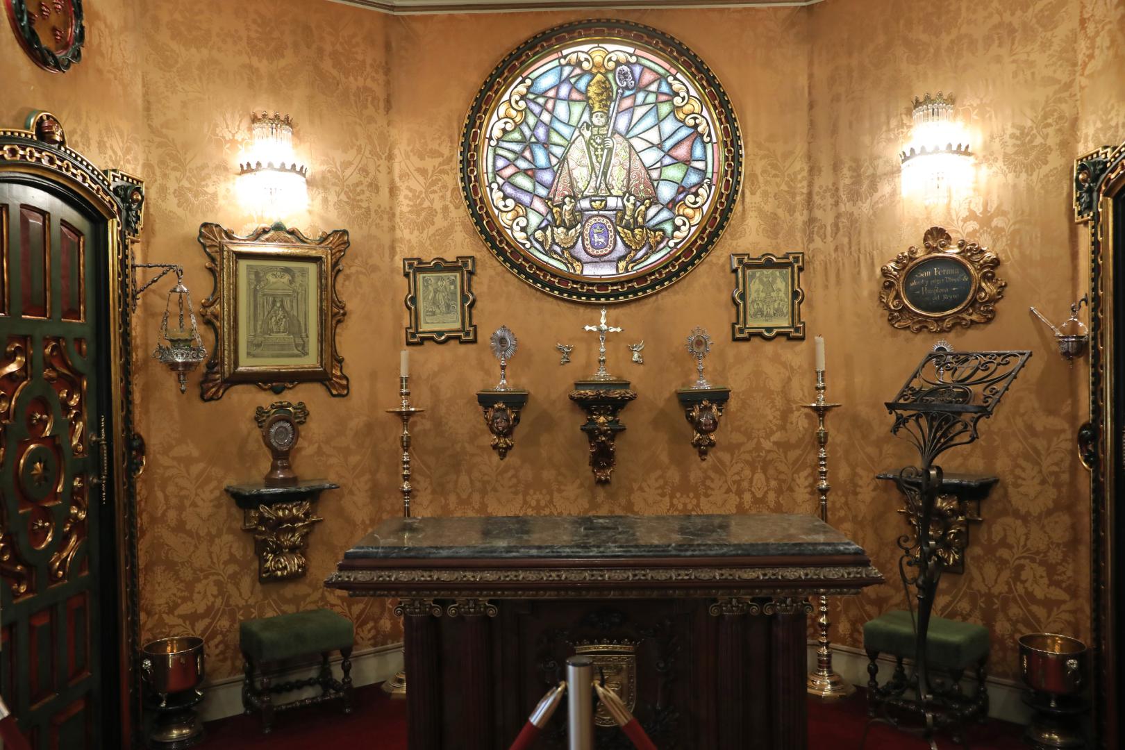 Capilla del salón de recepciones del Ayuntamiento de Pamplona, que solo puede verse con las visitas por el Privilegio y con la visita de San Miguel de Aralar