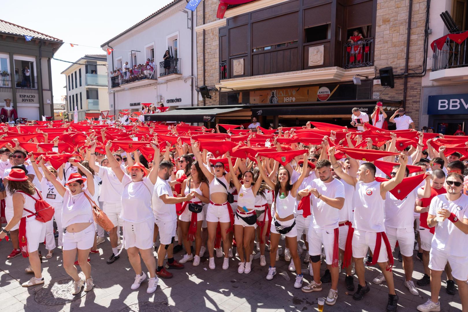 Instante del lanzamiento del cohete de las fiestas que Fustiñana celebró del 5 al 12 de agosto