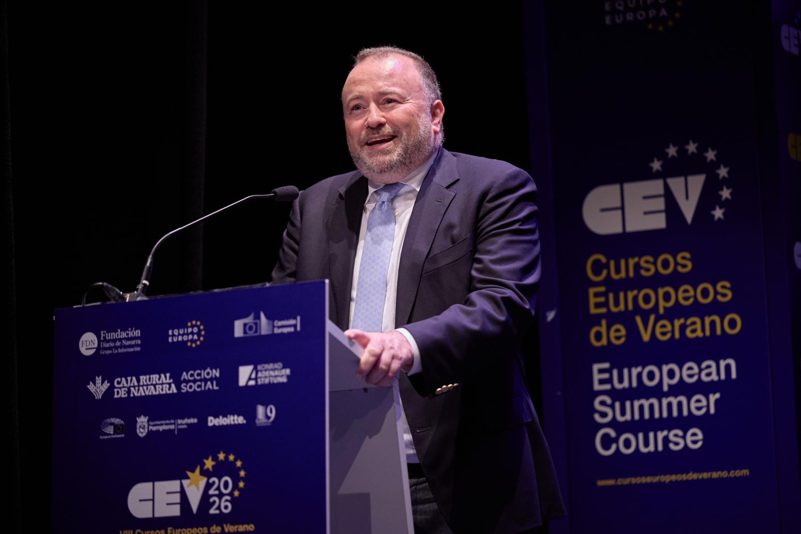 El embajador de Irlanda en España, Brian Glynn, durante su intervención en los Cursos Europeos de Verano