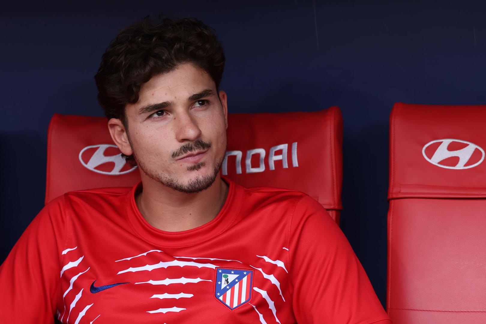 Julián Álvarez en el banquillo del Atlético de Madrid contra el Villarreal