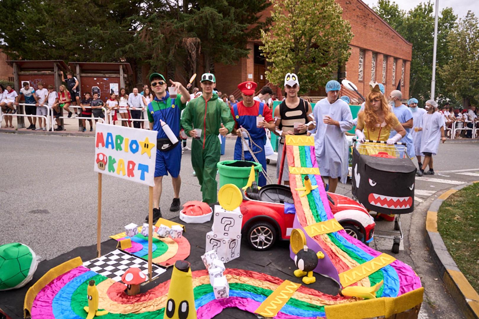 Foto del desfile de carrozas durante las fiestas de Noáin 2026