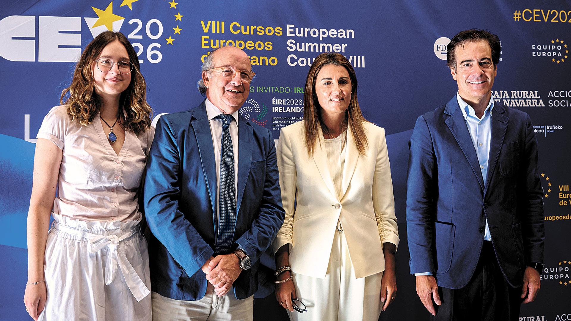 Teresa Anjinho (tercera por la izquierda), este jueves, en Pamplona