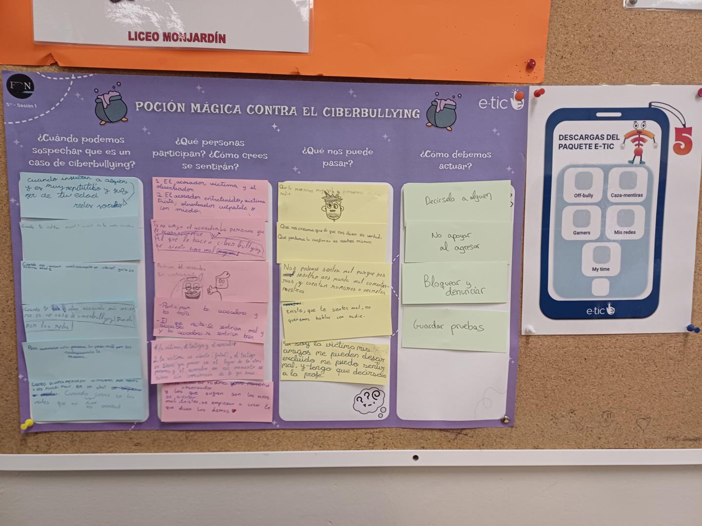 Alumnado participando en una de las dinámicas de E-tic en colegios de Navarra