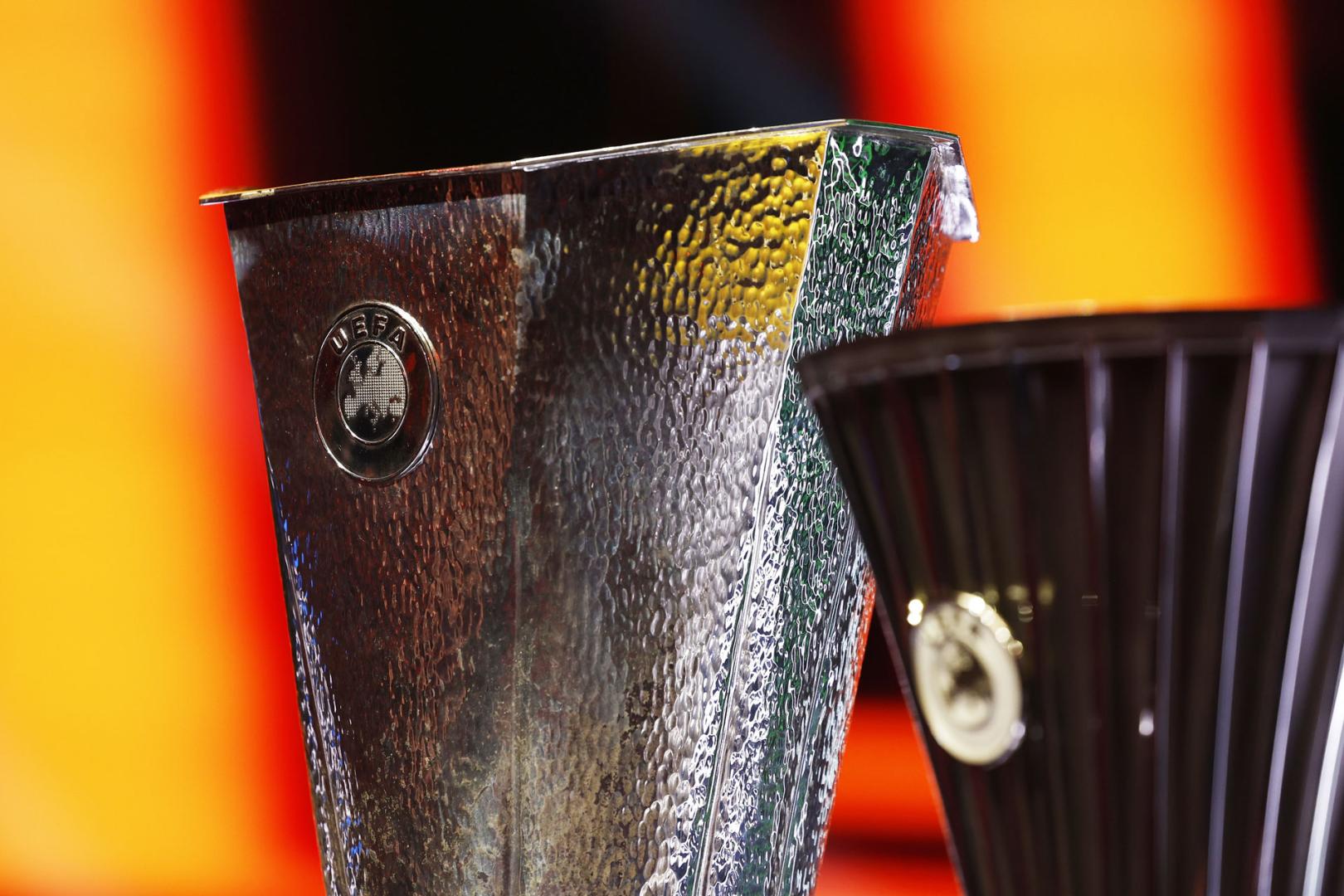 Trofeo de la Europa League y de la Conference League
