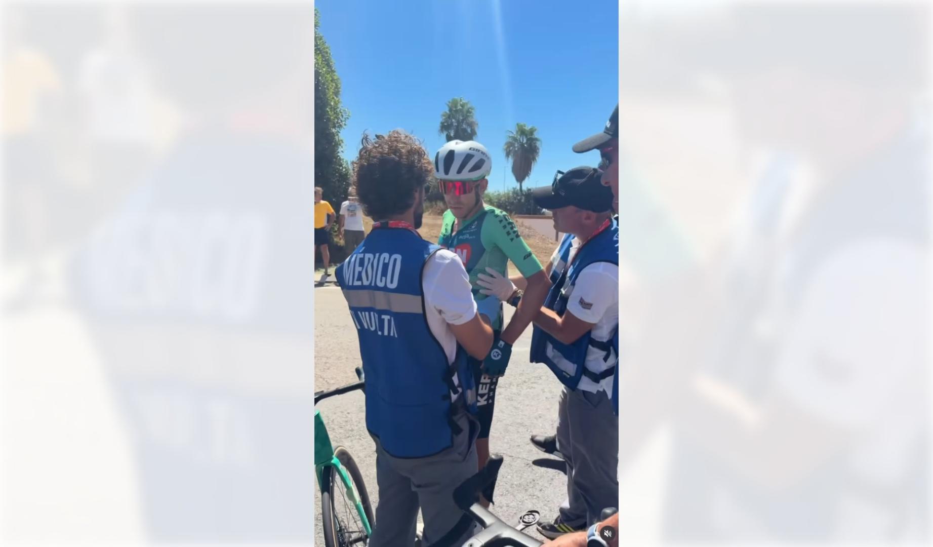 Diego Uriarte, del Kern Pharma, atendido por el equipo médico tras la caida