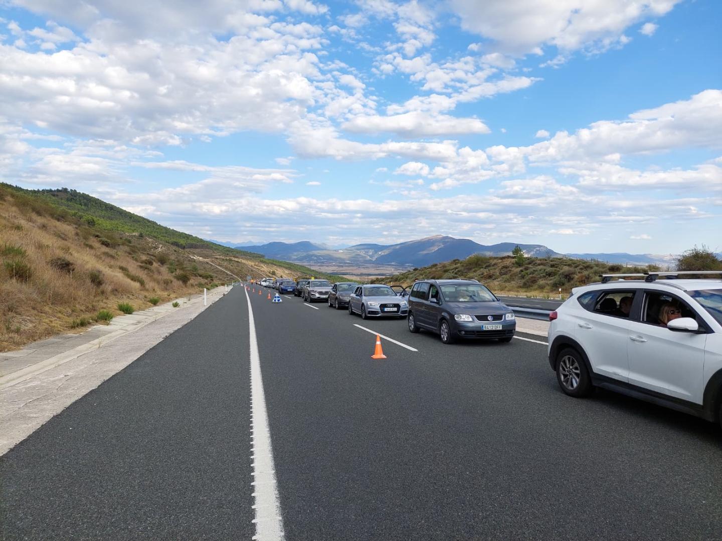 Atasco provocado por el accidente en la A-21