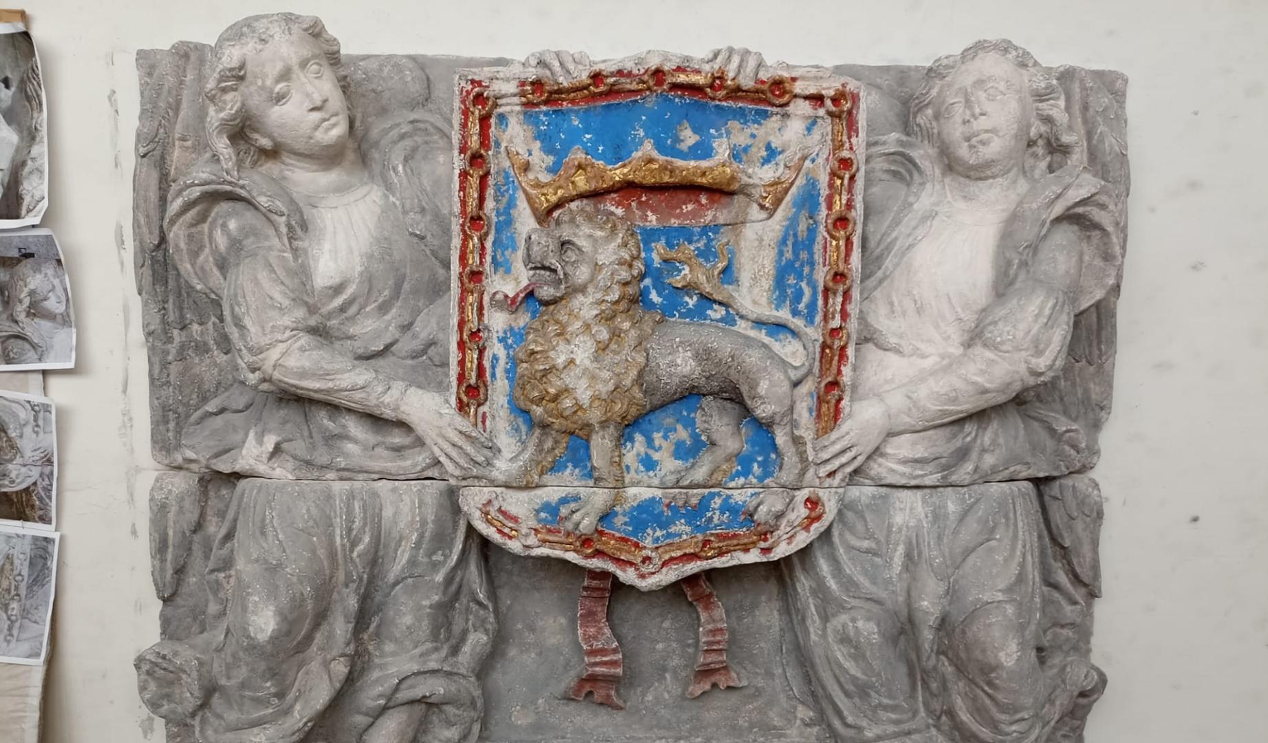 Una réplica del escudo original de Pamplona presidirá el zaguán del Ayuntamiento con motivo del Privilegio de la Unión