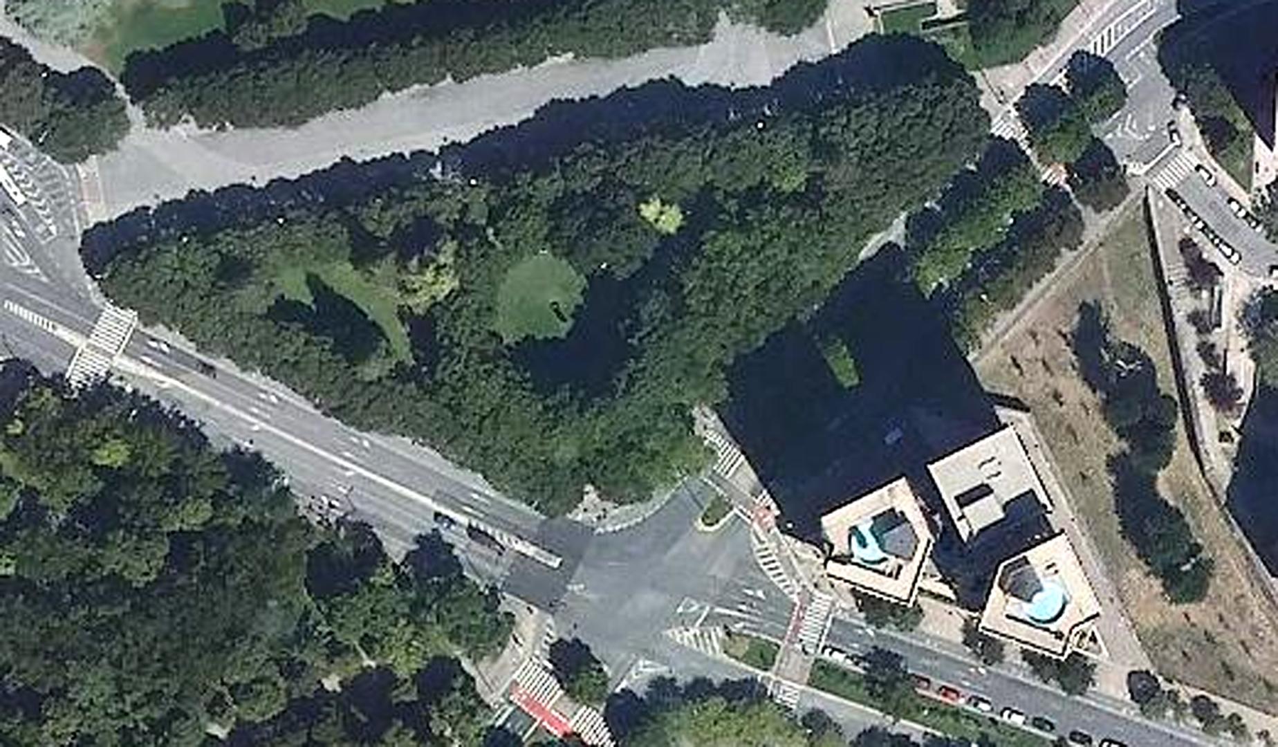 Imagen aérea del cruce entre Pío XII y la avenida del Ejército