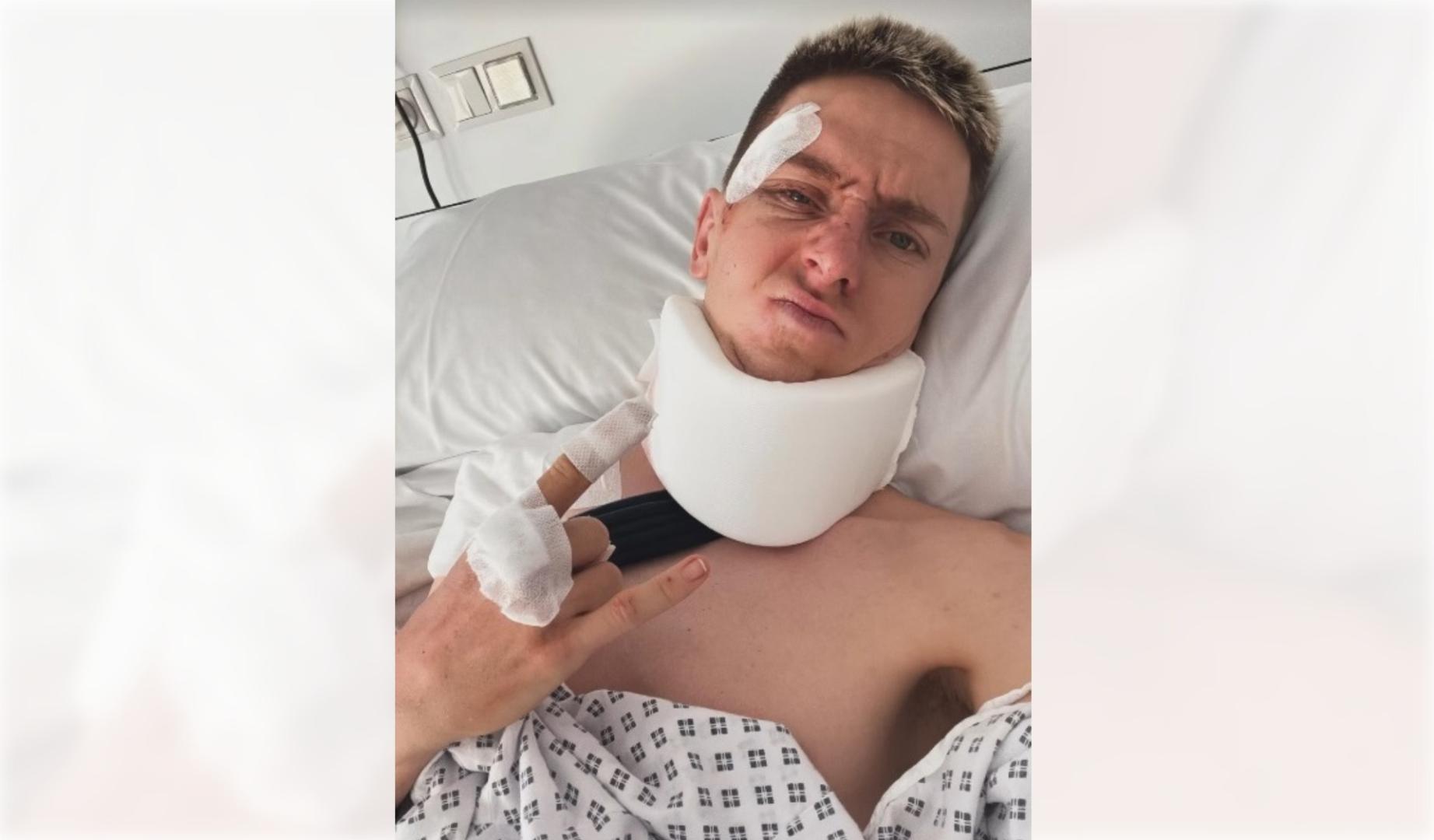 Imagen que publicó el ciclista Tadej Pogacar en sus redes sociales desde el hospital tras su caída en La Vuelta,en la cama del centro sanitario donde está ingresado con una canción del grupo Bee Gees, 'Stayin' alive' (Seguir vivo)