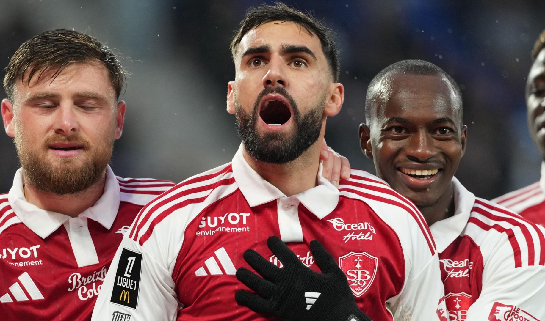Del Castillo celebra un gol con el Brest