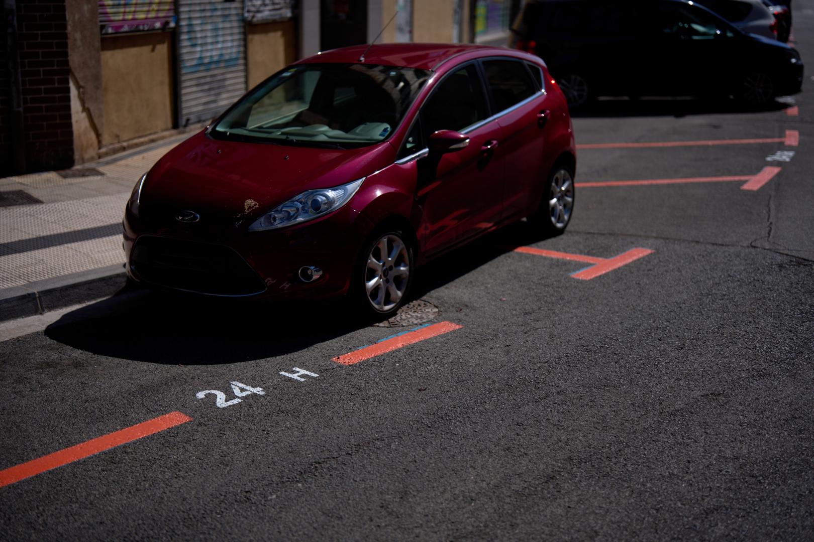 Primer día de zona de estacionamiento regulado en la calle Joaquín Beunza