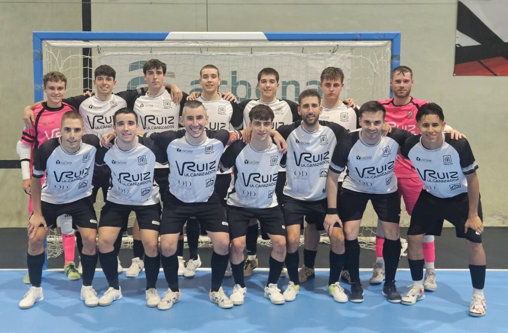 Los jugadores del Tafa, que militará en la Segunda B, antes de disputar un amistoso esta pretemporada