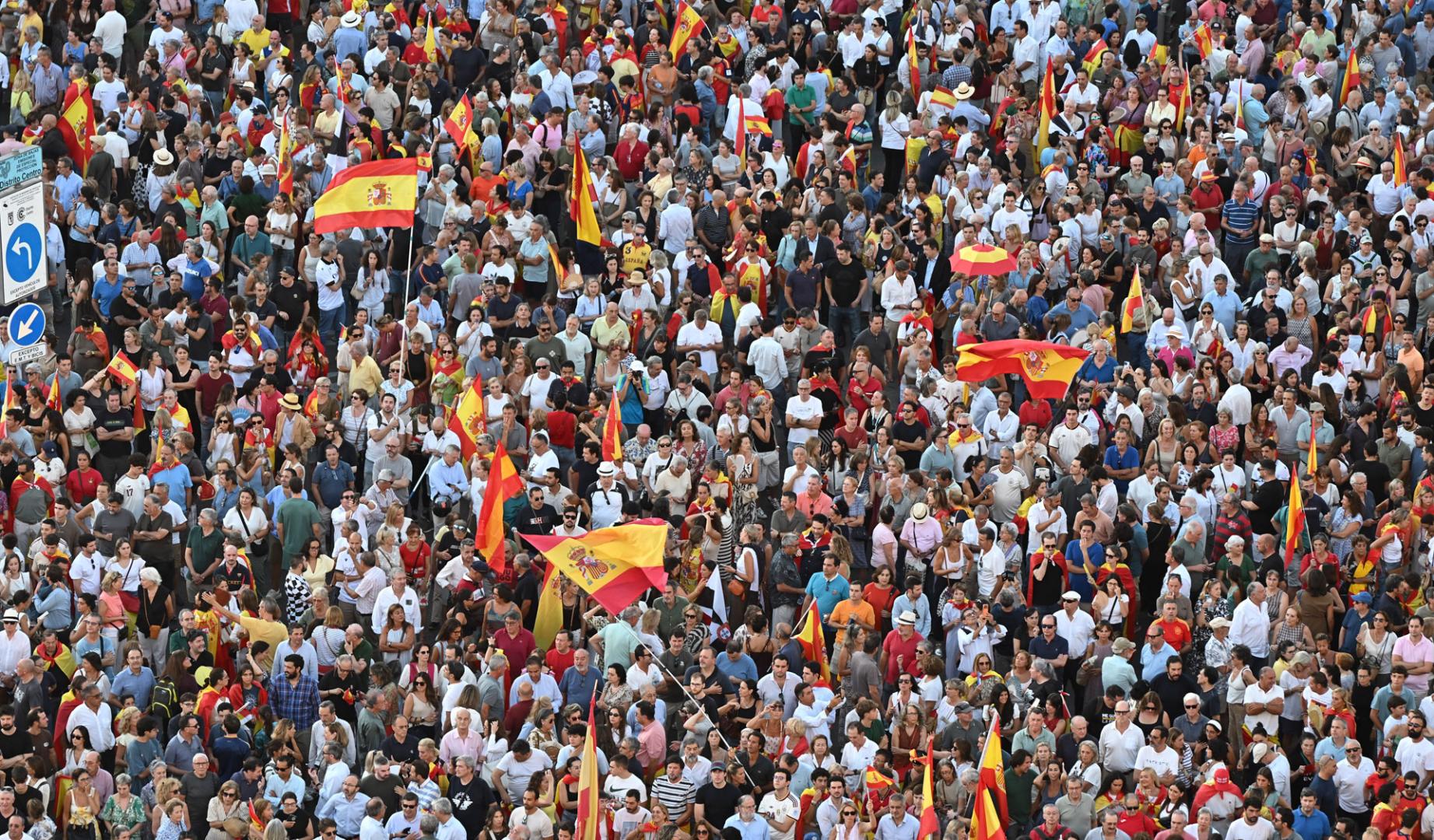 Vista general de la manifestación en la plaza de Cibeles en Madrid con motivo del Día de Ceuta, convocada este miércoles ante todos los ayuntamientos de España