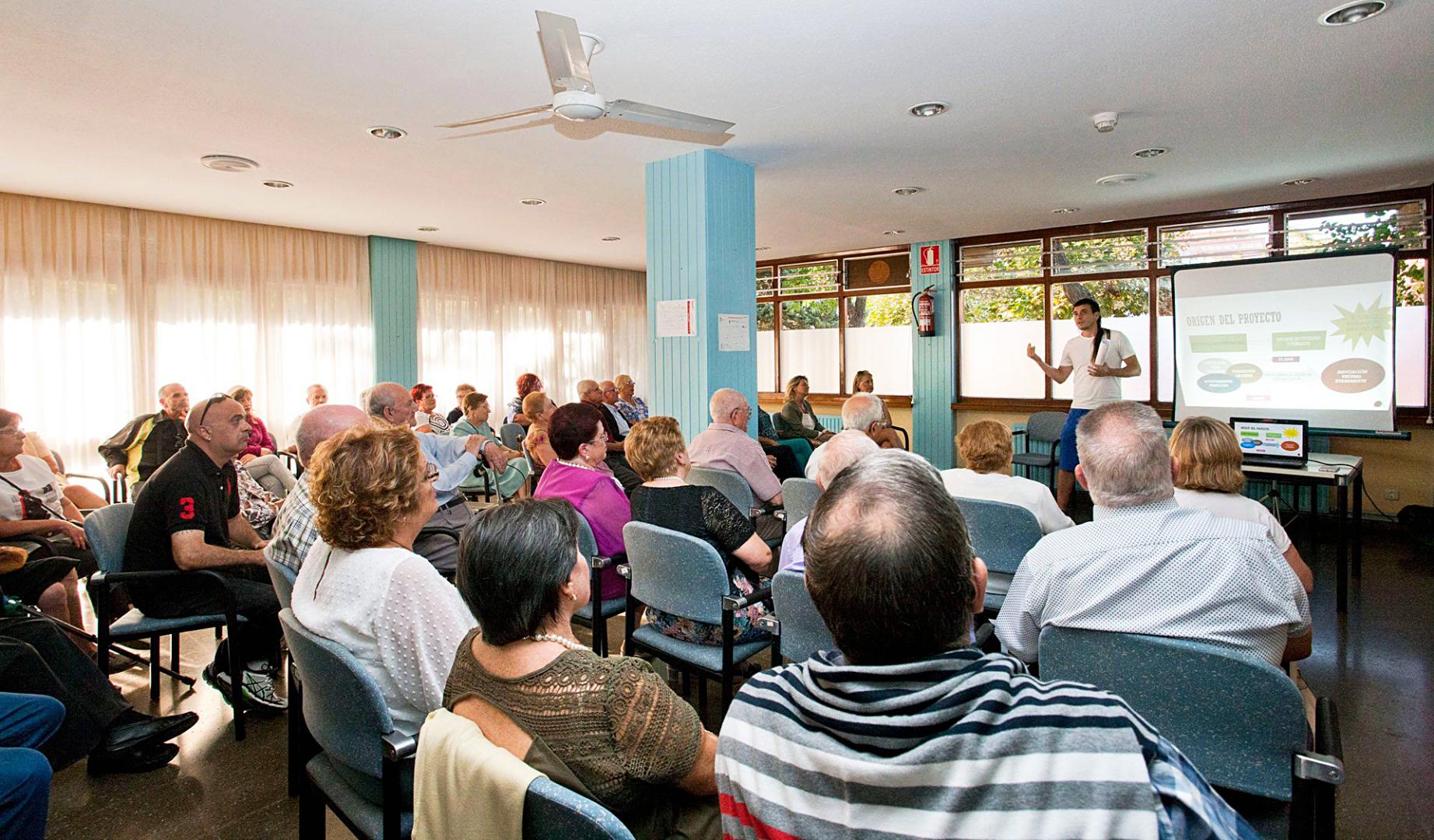 Imagen del local de mayores de Echavacoiz, donde se darán las comidas, en su inauguración en 2018