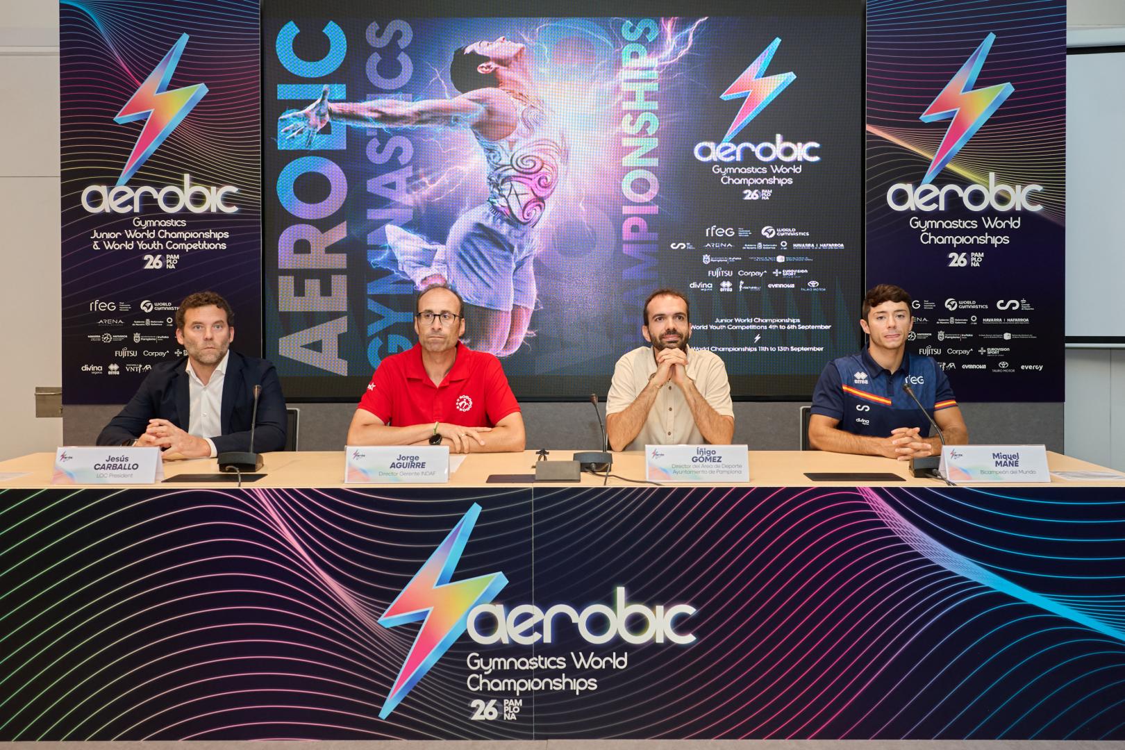 De izquierda a derecha; Jesús Garballo (Presidente de la RFEG), Jorge Aguirre (director gerente del IINDAF), Íñigo Gómez (director del área de Cultura, Fiestas y Deporte del Ayuntamiento de Pamplona) y Miquel Mañé durante la rueda de prensa celebrada este jueves.