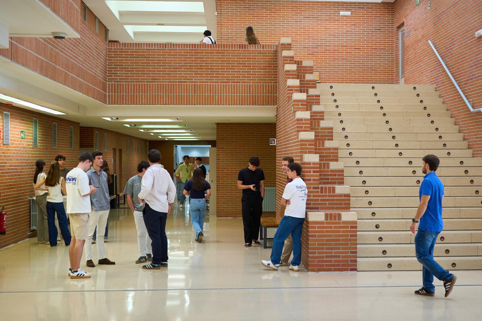 En torno a 10.000 estudiantes de grado llenarán este curso los pasillos de la UN