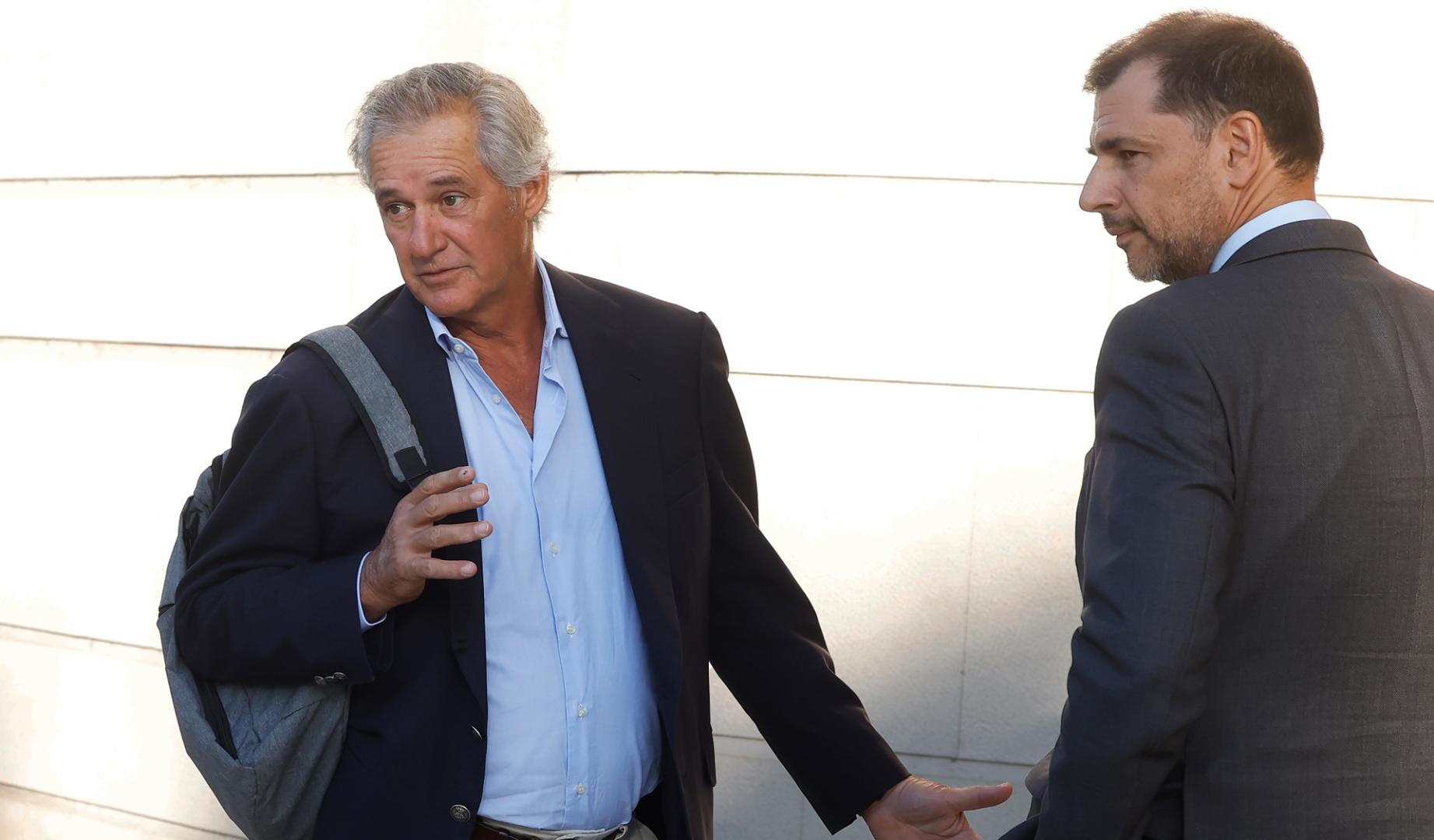 El presidente de Acciona, José Manuel Entrecanales, ha acudido este viernes al Palacio de Justicia de Navarra para declarar como investigado por su incomparecencia en dos ocasiones ante la comisión de investigación del Parlamento de Navarra