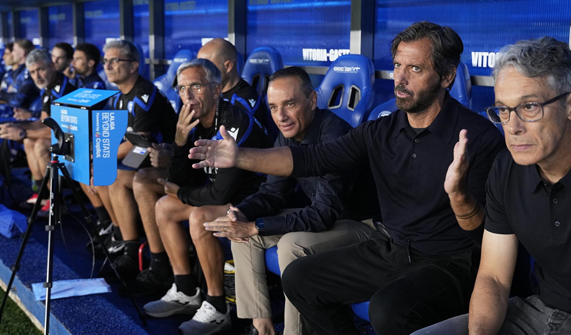 El entrenador del Alavés Enrique Sánchez Flores durante el partido de Liga de Primera División contra el Villarreal en Mendízorroza