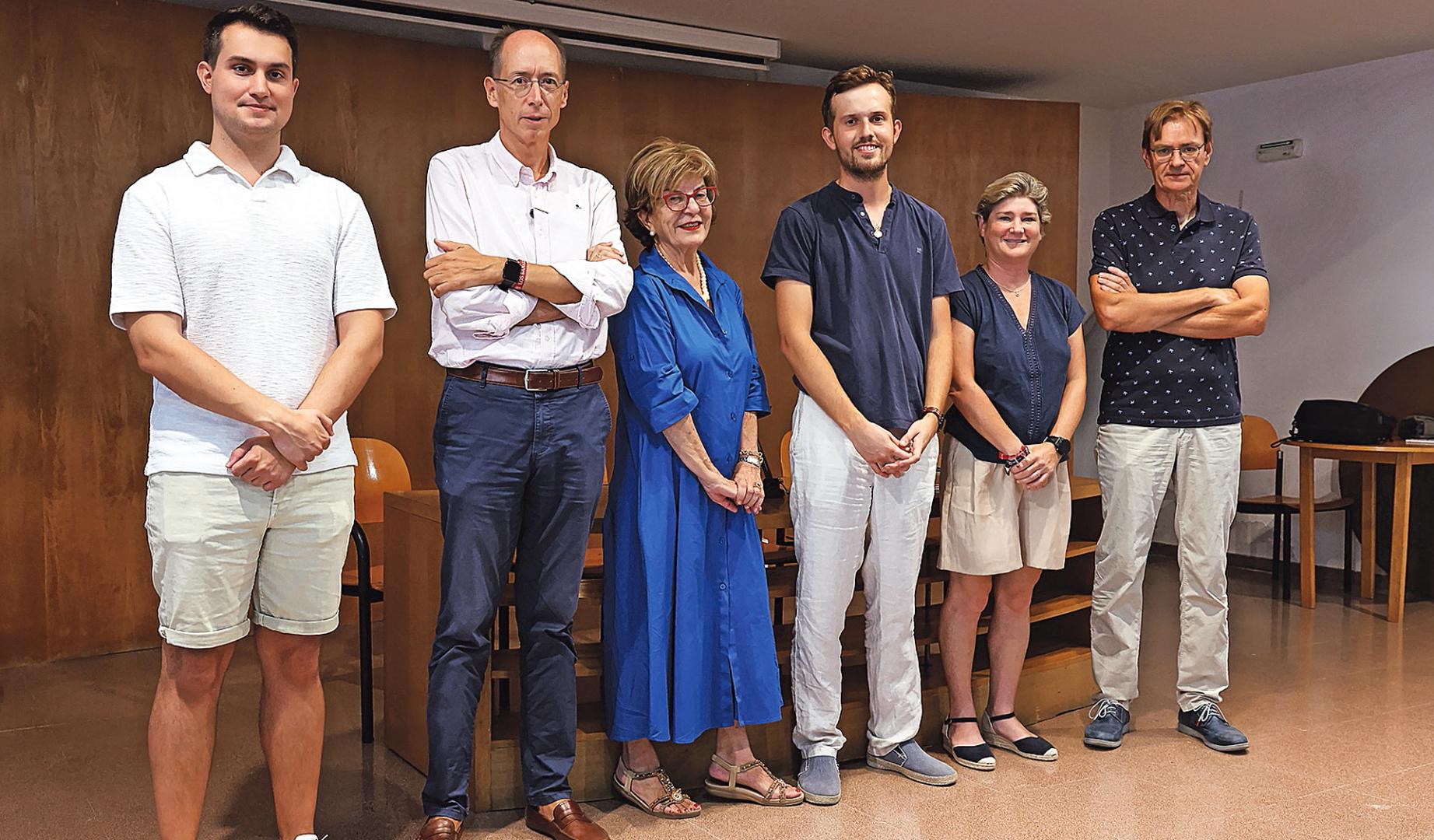 El concejal de Falces Iván Juguera, Javier Andreu, presidente de la Sociedad de Estudios Históricos de Navarra, Carmen Jusué, Javier Larequi, María García-Barberena y Javier Armendáriz