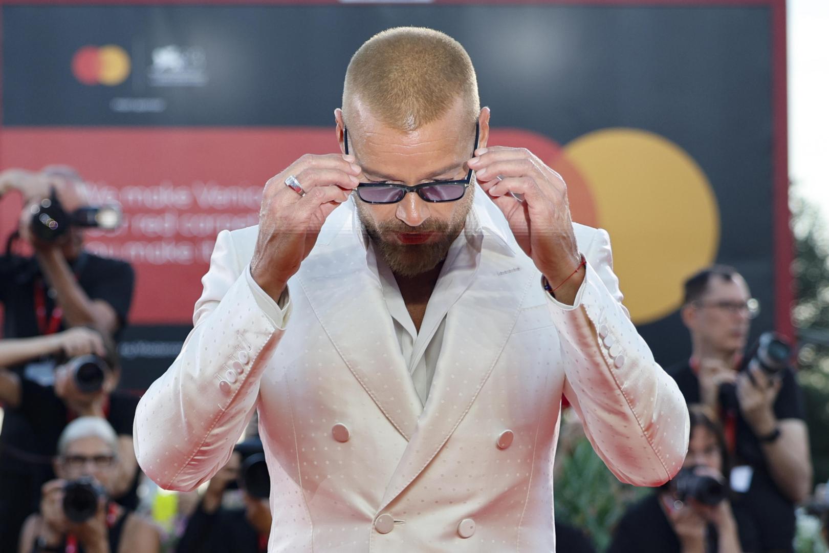 El artista puertorriqueño Ricky Martin llega a la première de 'Hombre al agua'