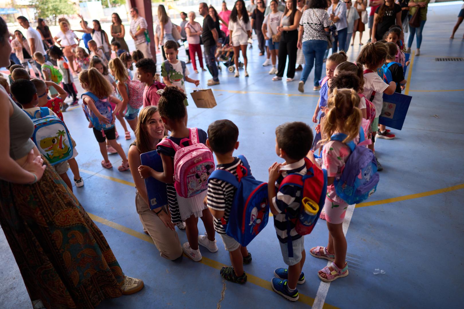 Alumnos de Infantil despidiéndose de sus familias para volver a las clases en La Compasión-Escolapios