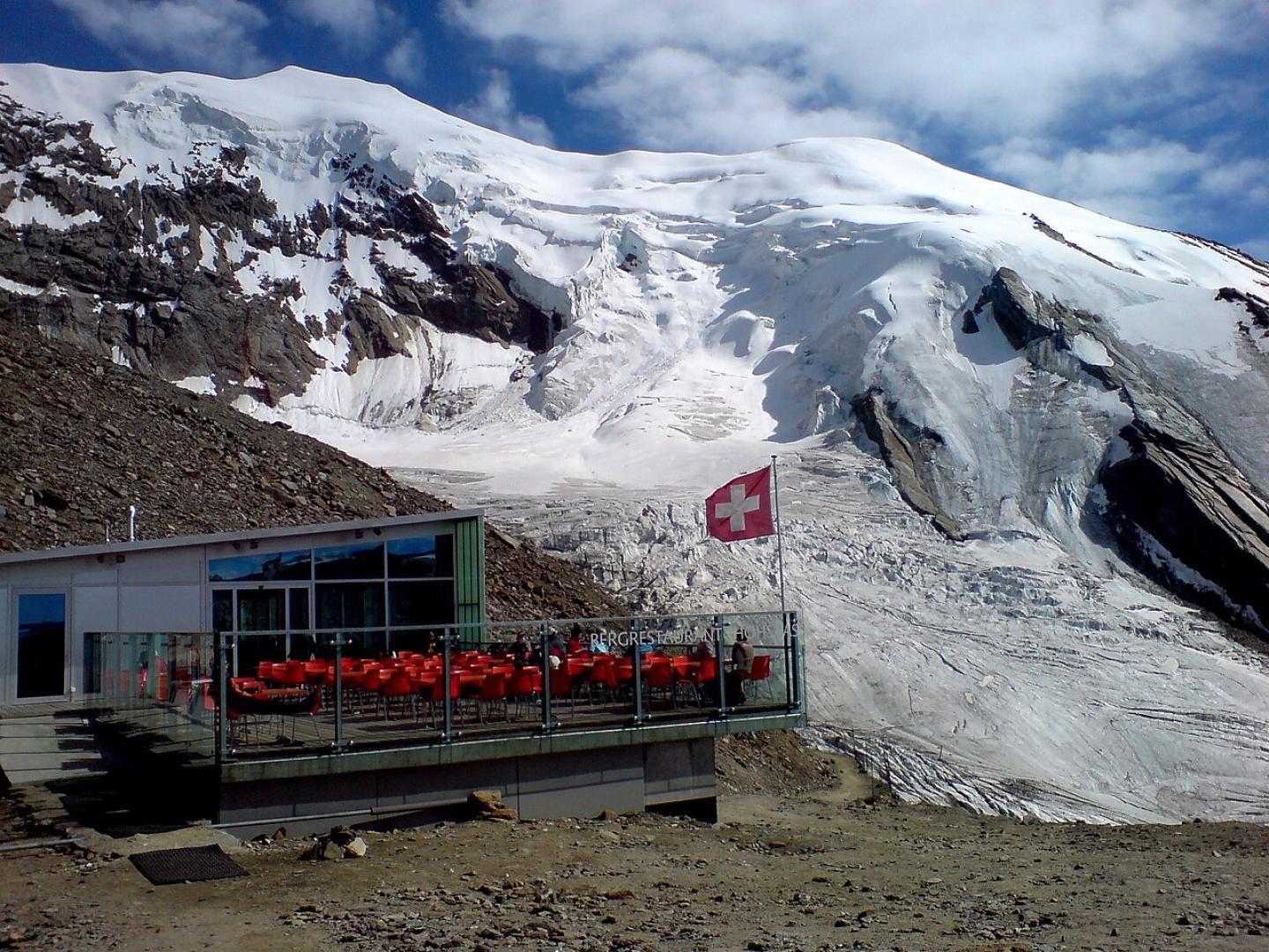 El Weissmies visto desde la estación de funicular en Hohsaas