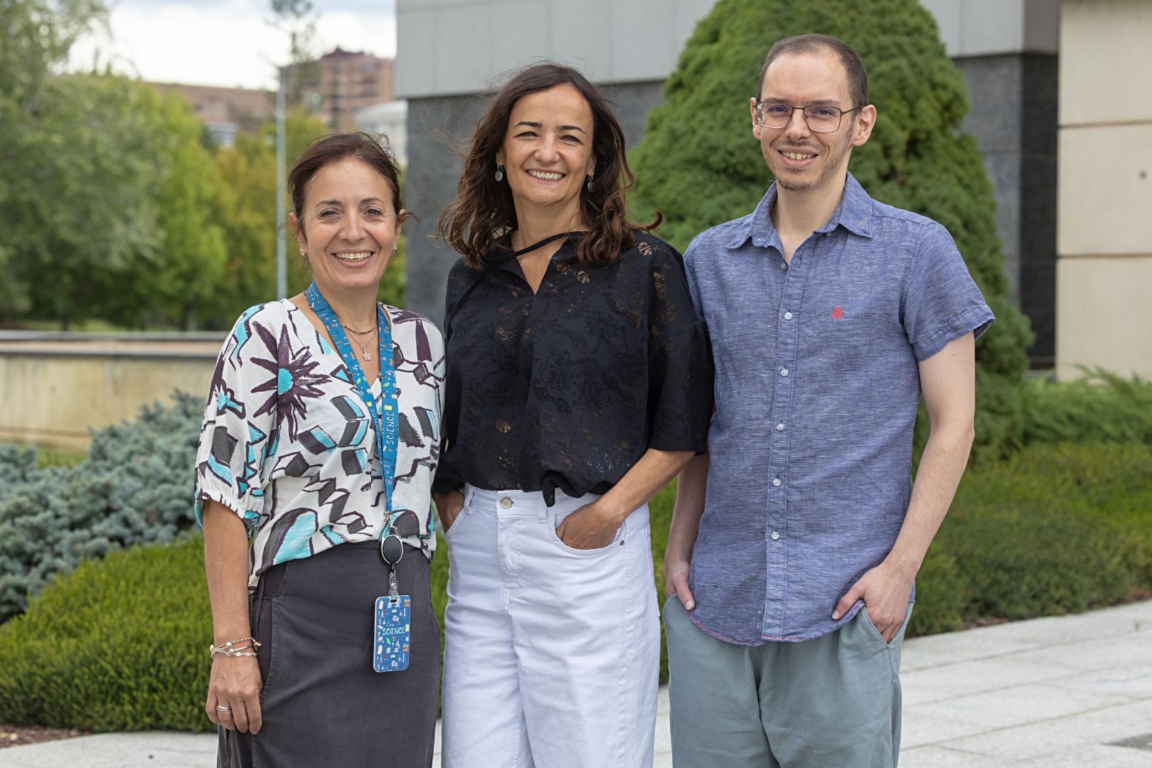 Jovanna González, Maite Huarte y José Antonio Mérida, profesionales del Cima Universidad de Navarra que han coordinado el estudio