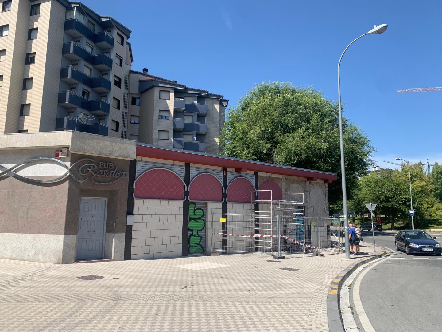 Imagen del antiguo pub Rosalex, que será un nuevo supermercado DIA