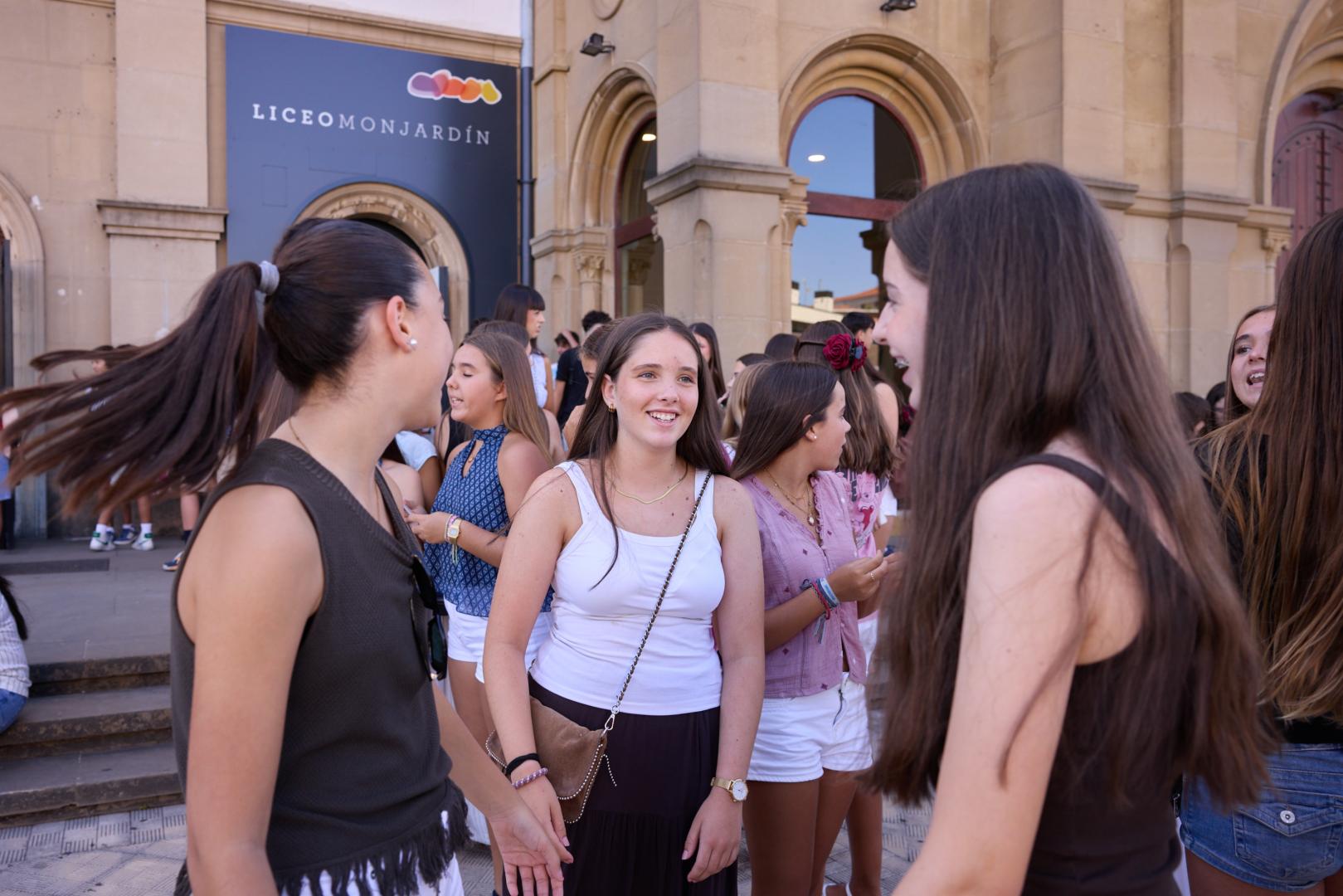 Alumnas de Secundaria de Liceo Monjardín, el primer día de clase, el pasado 4 de septiembre.