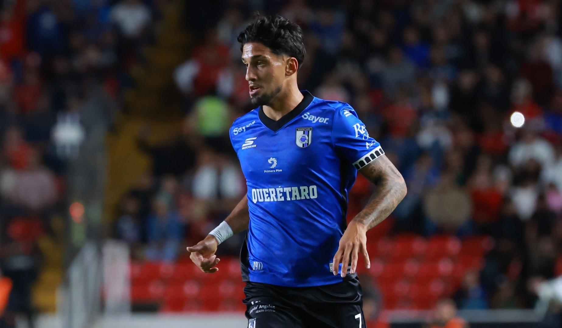 Iker Benito, en un partido reciente con el Querétaro