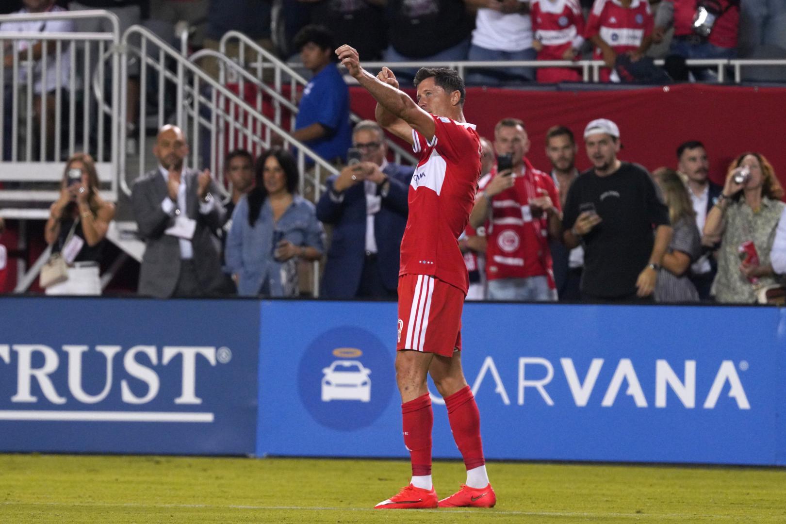 Lewandowski celebra un gol este miércoles en un partido de la MLS entre Chicago Fire e Inter Miami en el Soldier Field de Chicago (EE.UU.)