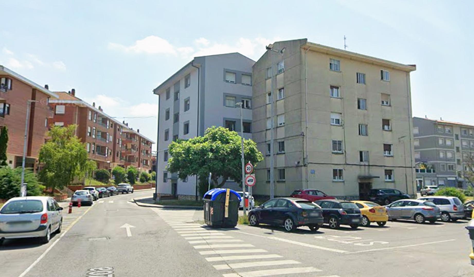 Vista de viviendas en una calle del barrio de Algorta, en Getxo