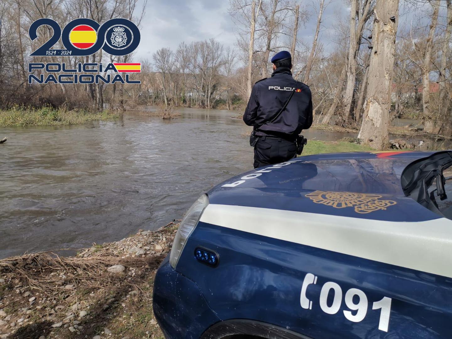 Imagen de un agente de la Policía Nacional durante la búsqueda del desaparecido