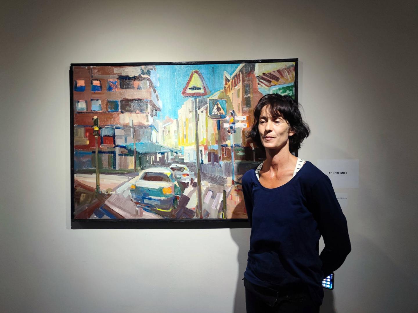 La artista de Viana Yohana Soldevilla, ganadora del Premio de Pintura al Aire Libre de Tudela, con su cuadro
