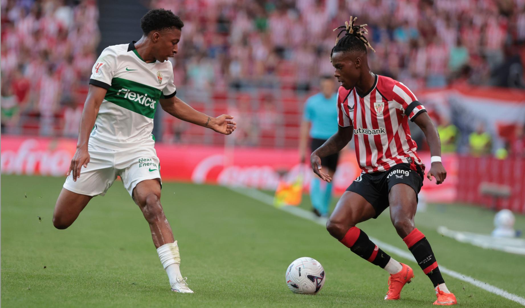 El delantero del Athletic Club Nico Williams durante el encuentro correspondiente a LaLiga EA Sports entre el Athletic Club y el Elche en el estadio de San Mamés de Bilbao
