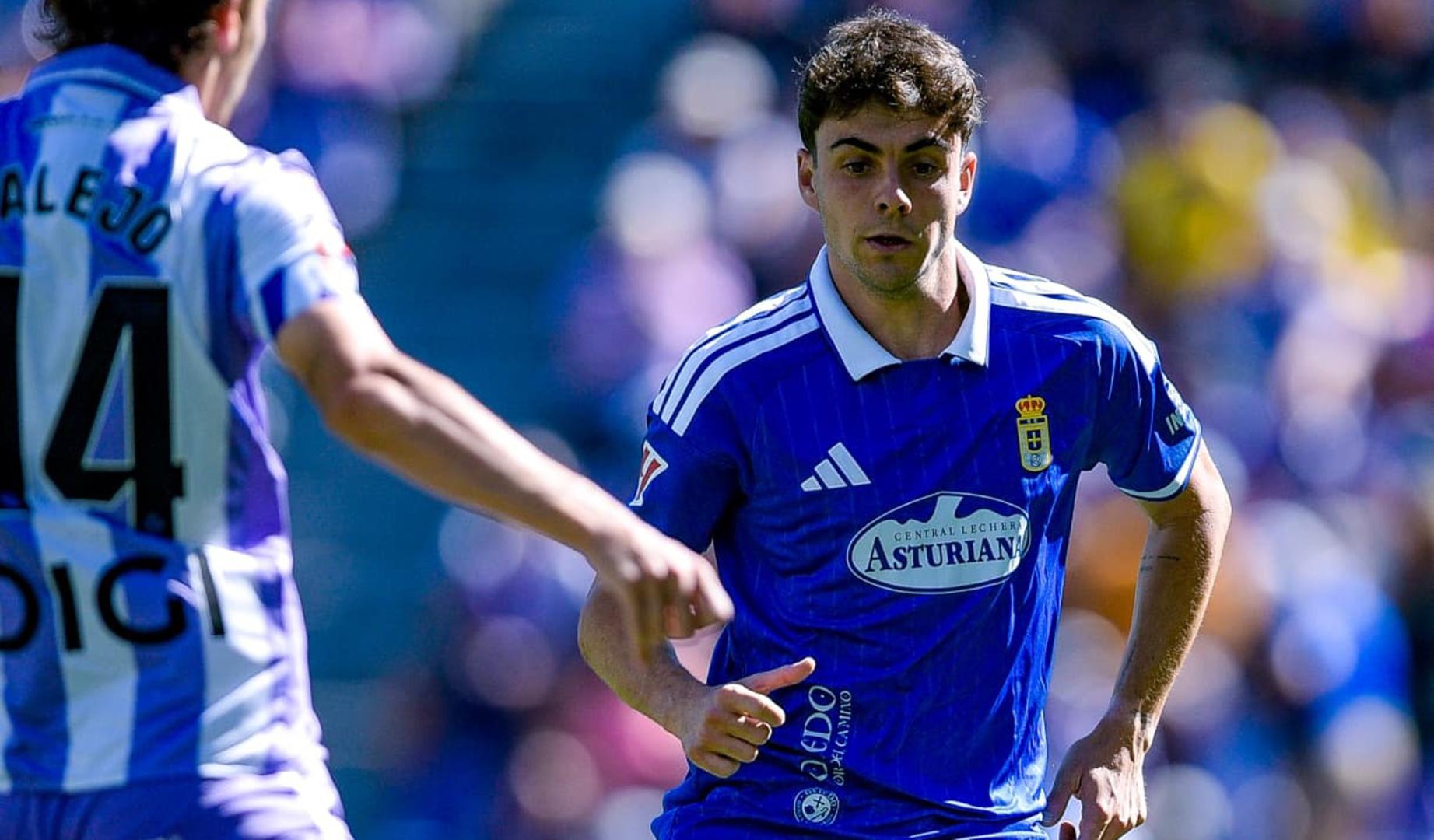 Pablo Sáenz (Real Oviedo) durante el partido contra el Real Valladolid