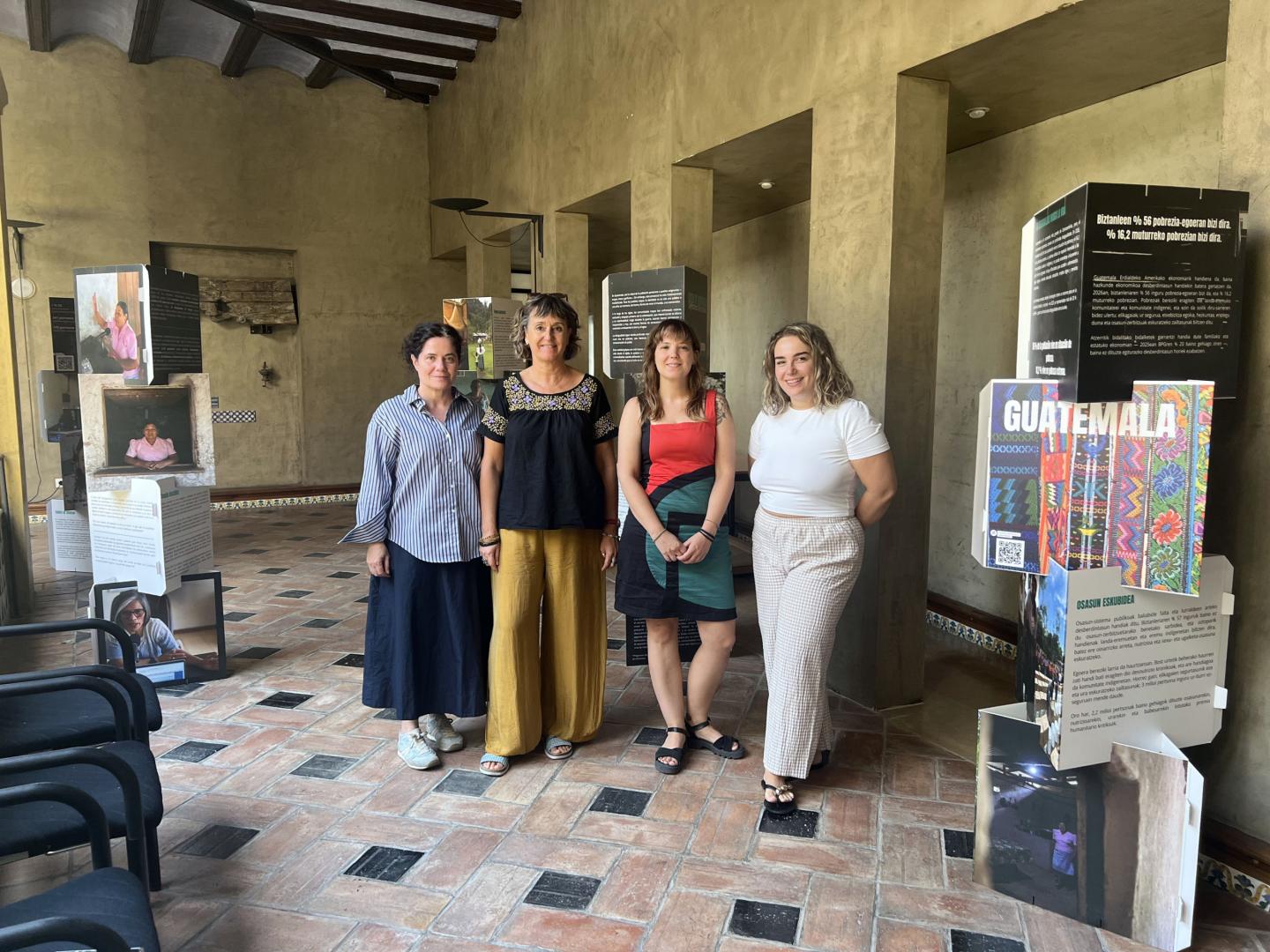 De izquierda a derecha: Susana Romanos, Jaione Eugui, Amaia Sanz, y María Sainz