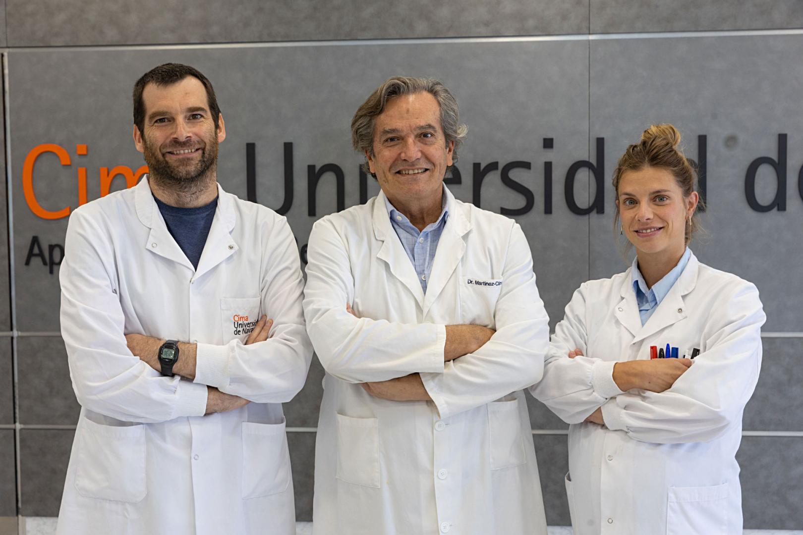 Los investigadores Ion Celay, José Ángel Martínez Climent y Miriam Recalde, autores principales del estudio