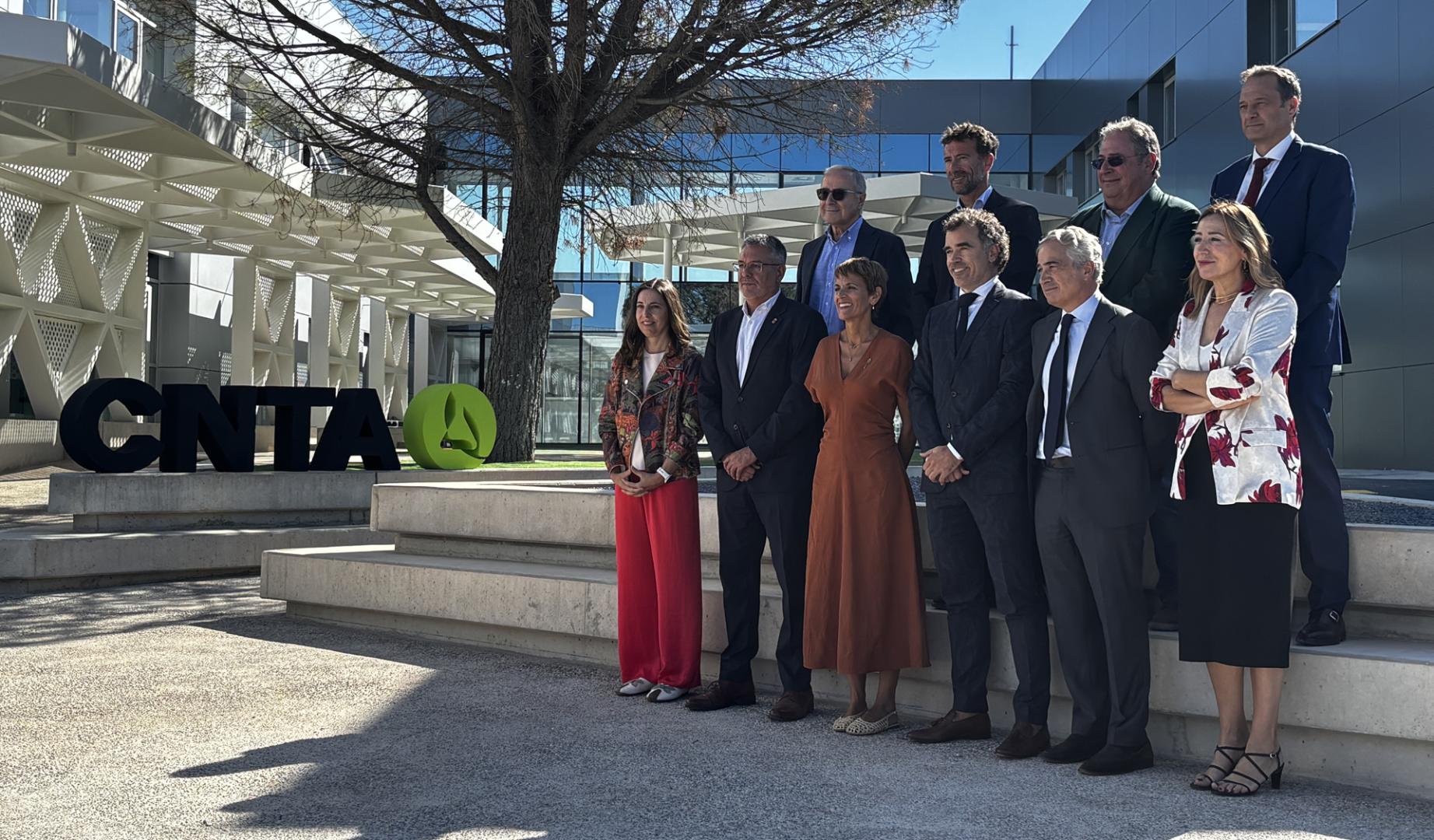 Visita de María Chivite a las instaciones de CNTA en San Adrián