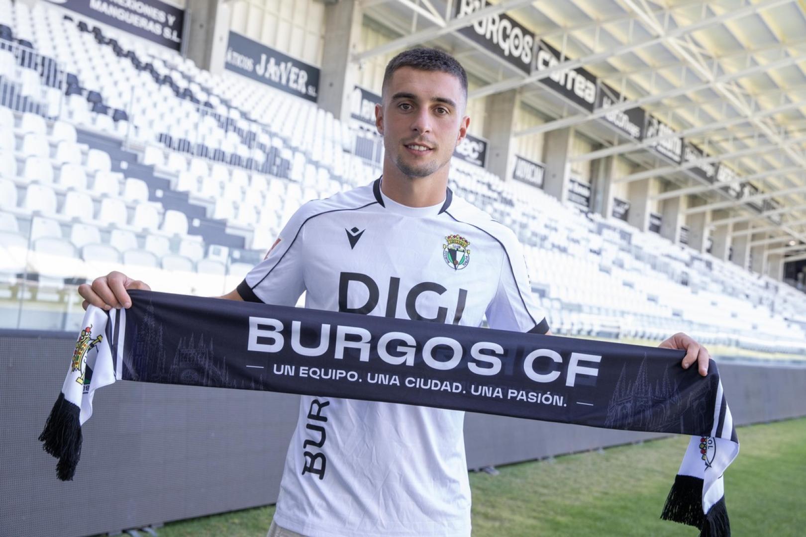 Jon Karrikaburu durante su presentación como nuevo jugador del Burgos