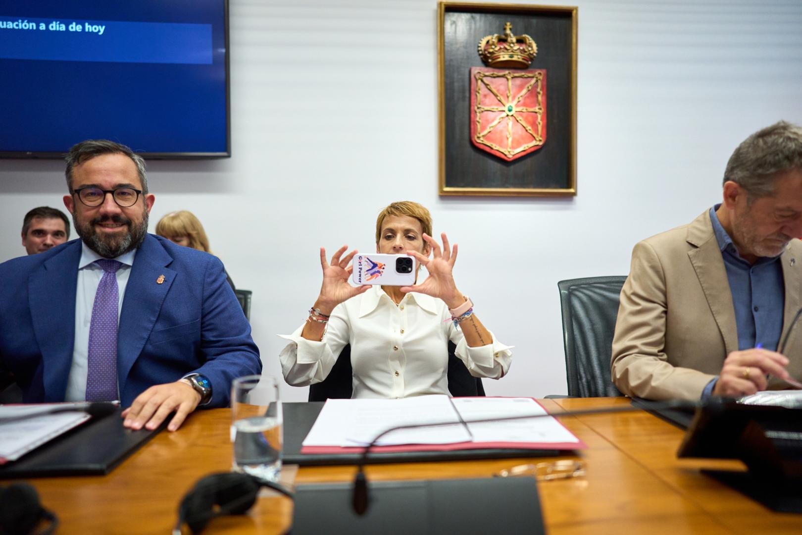 El vicepresidente Remírez y la presidenta Chivite instantes antes de comenzar la comisión.
