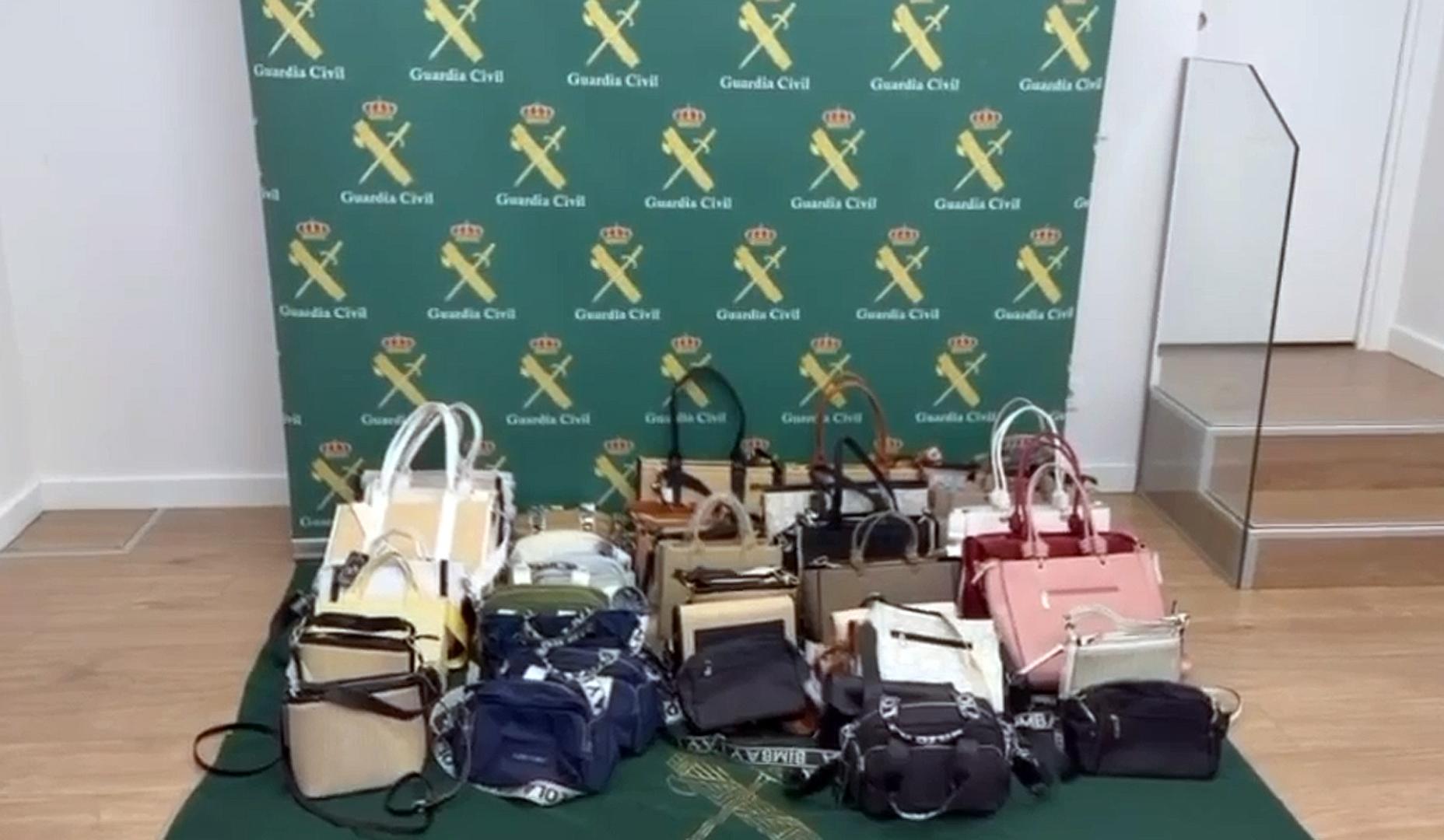 Bolsos retirados en San Adrián