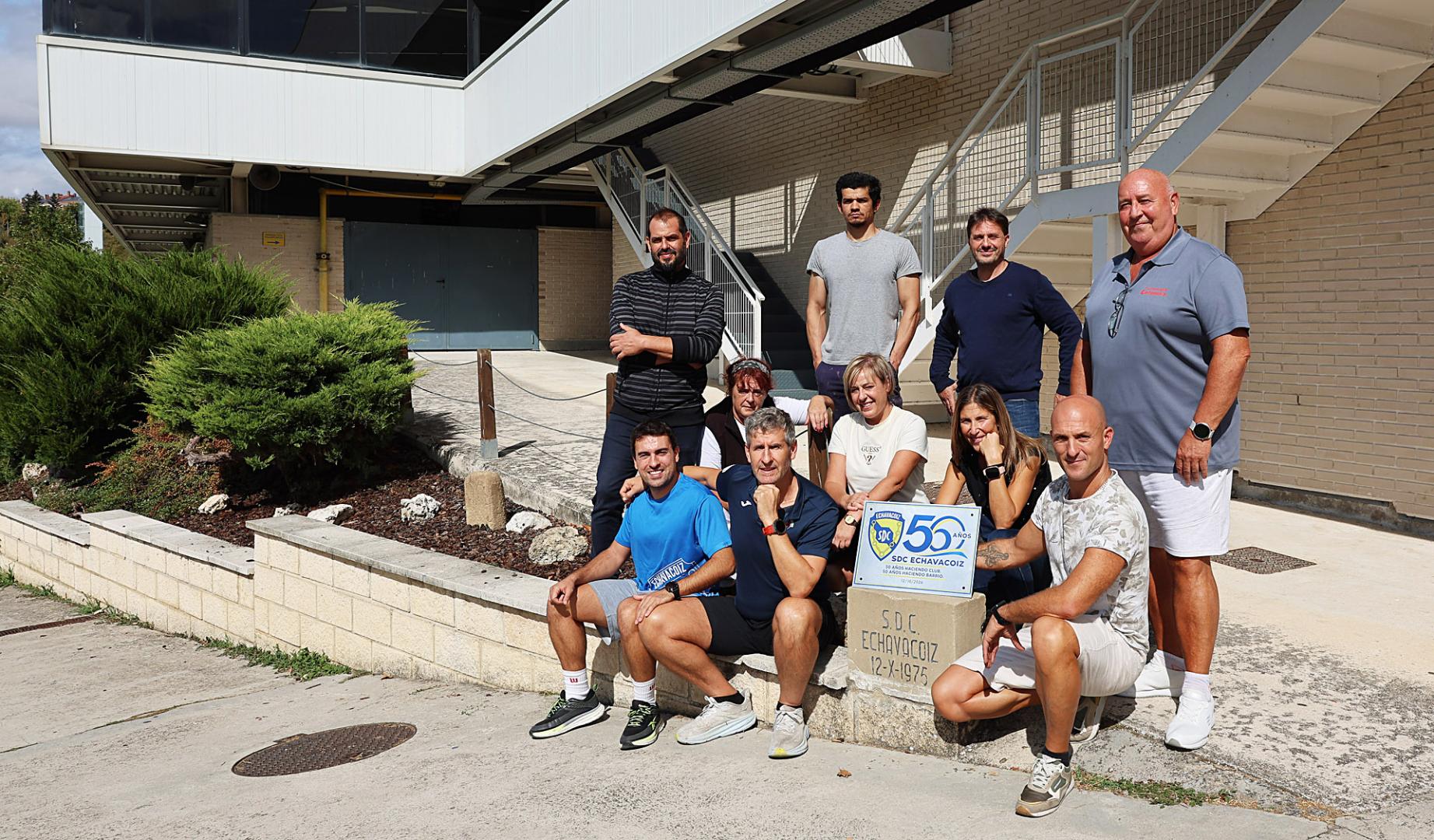 Parte del equipo de trabajadores de la sociedad, con el presidente, Martín Martínez, a la derecha