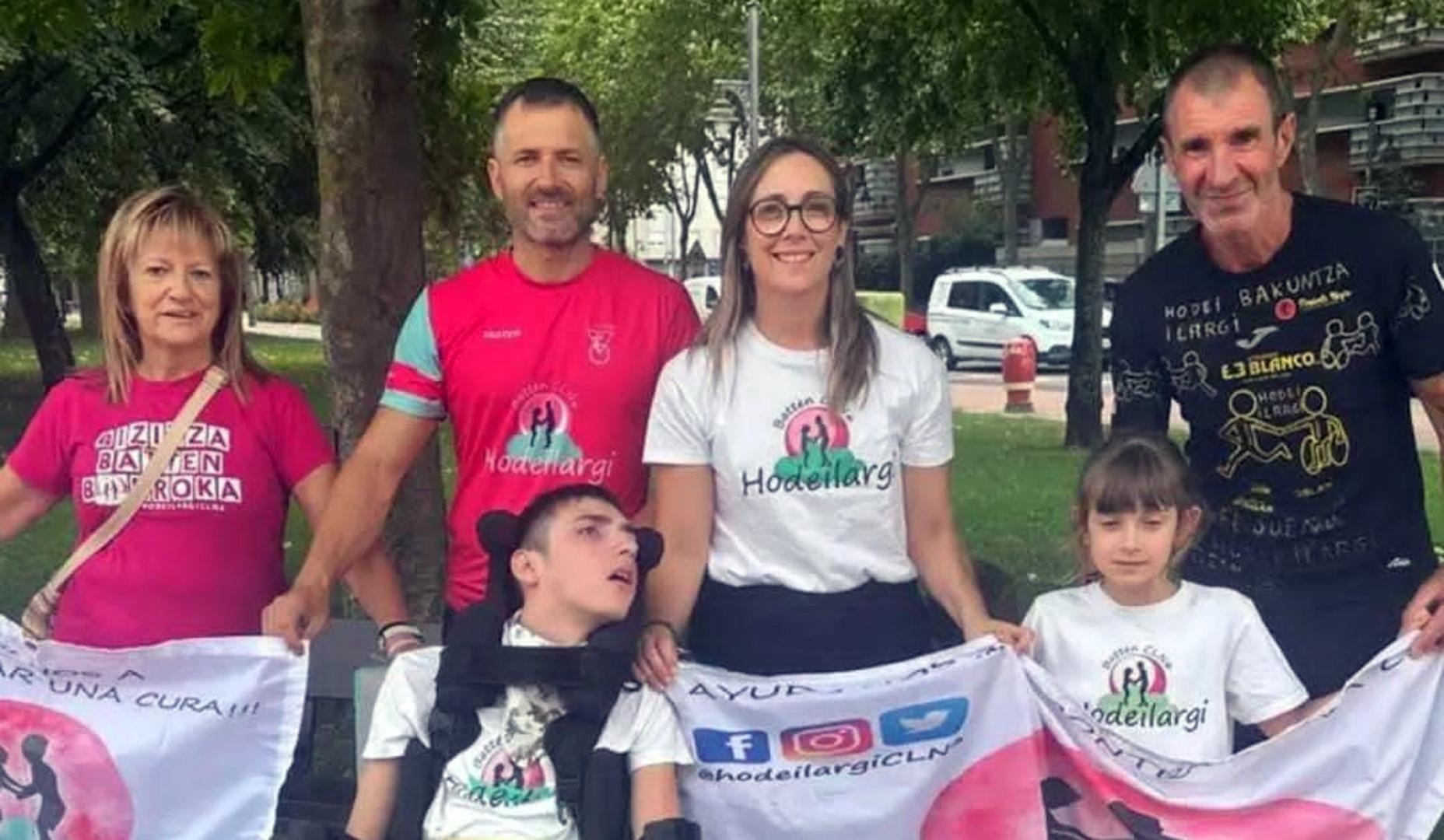 Fernando Velasco con Hodei, Ilargi y su familia